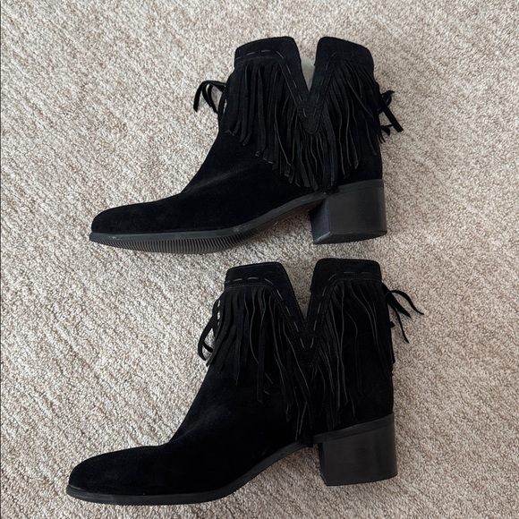 Bella Vita Black Suede Fringe Booties 11WW - Picture 3 of 9